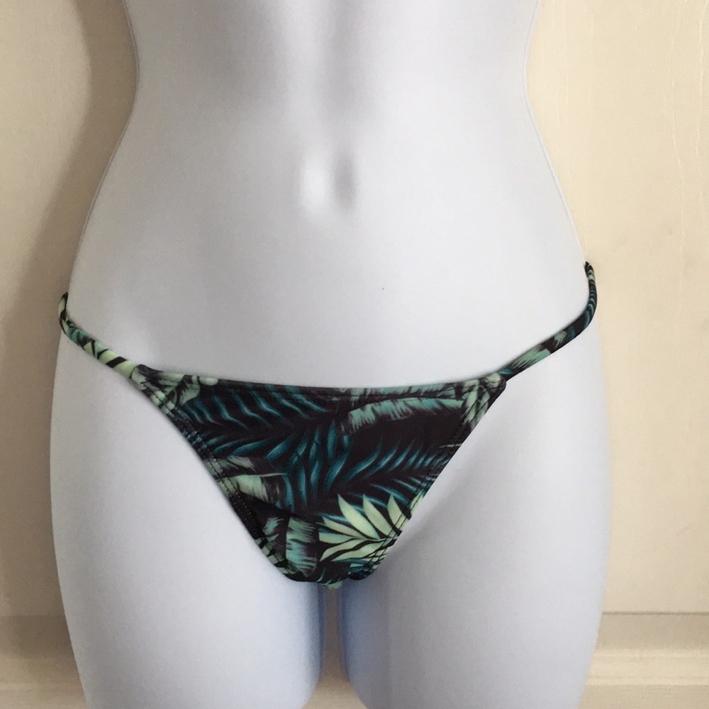 Jungle leaf bikini - Picture 3 of 4